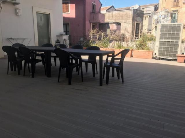 Suite Con Terrazza In Centro Storico Катания Екстериор снимка