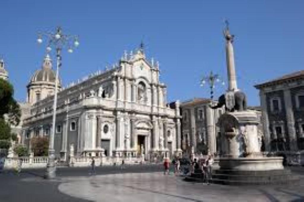 Suite Con Terrazza In Centro Storico Катания Екстериор снимка