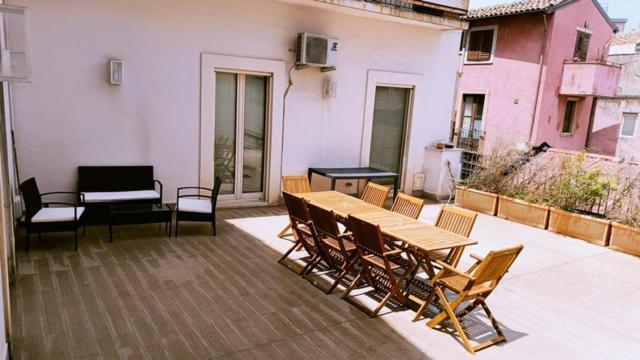 Suite Con Terrazza In Centro Storico Катания Екстериор снимка