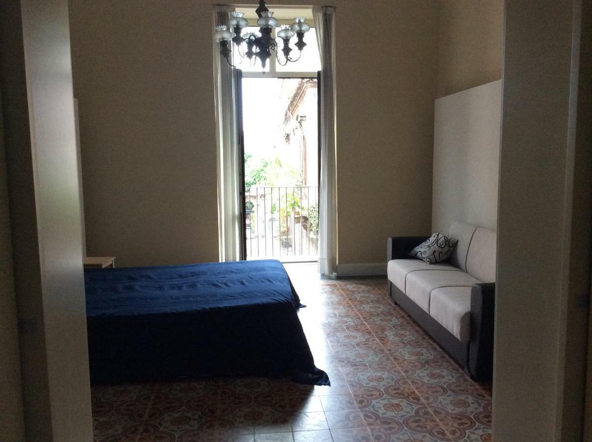 Suite Con Terrazza In Centro Storico Катания Екстериор снимка