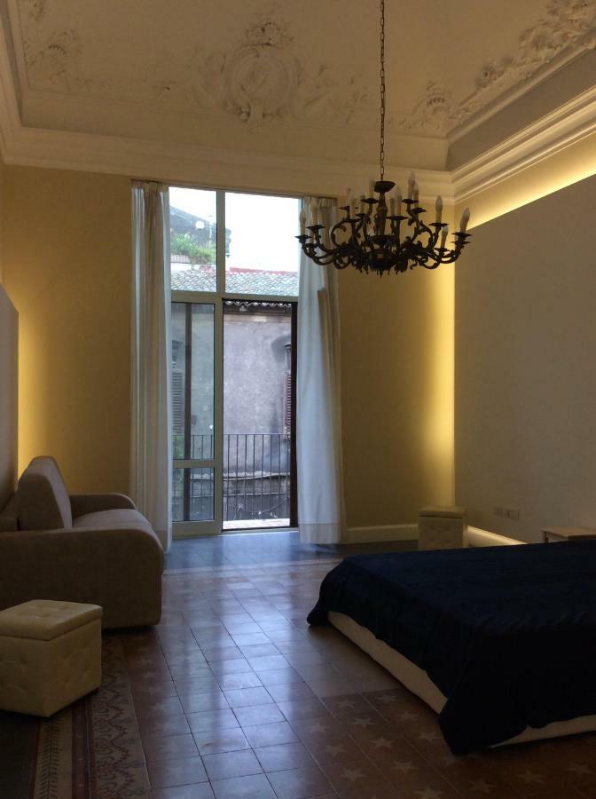 Suite Con Terrazza In Centro Storico Катания Екстериор снимка