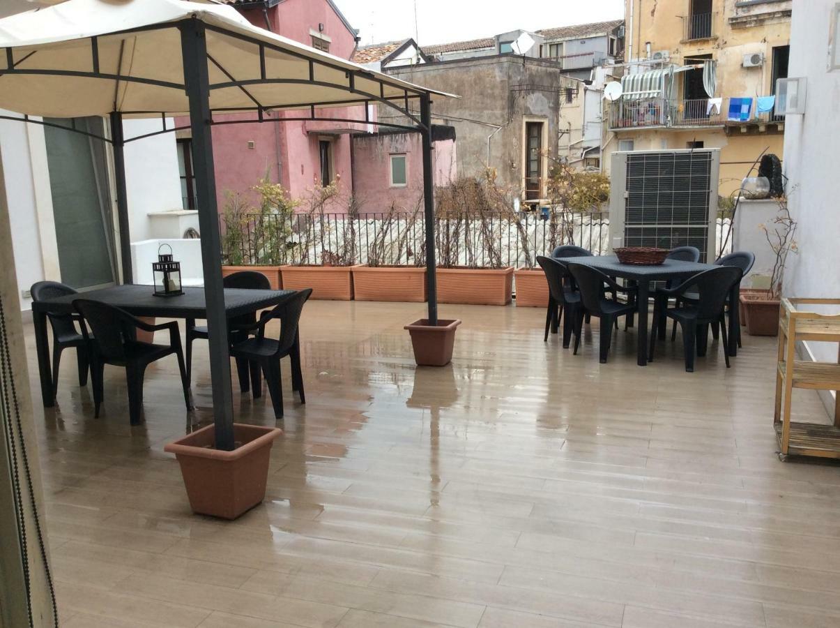 Suite Con Terrazza In Centro Storico Катания Екстериор снимка