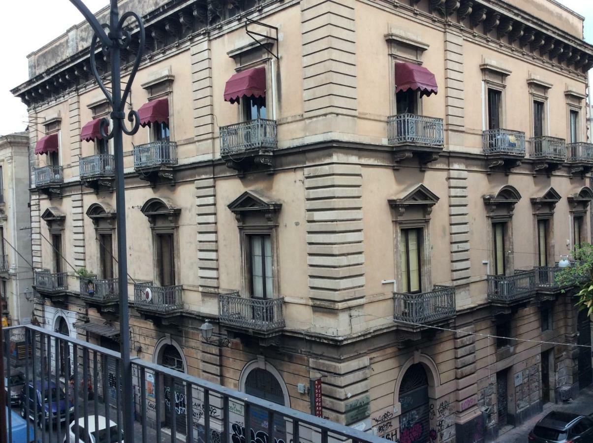 Suite Con Terrazza In Centro Storico Катания Екстериор снимка