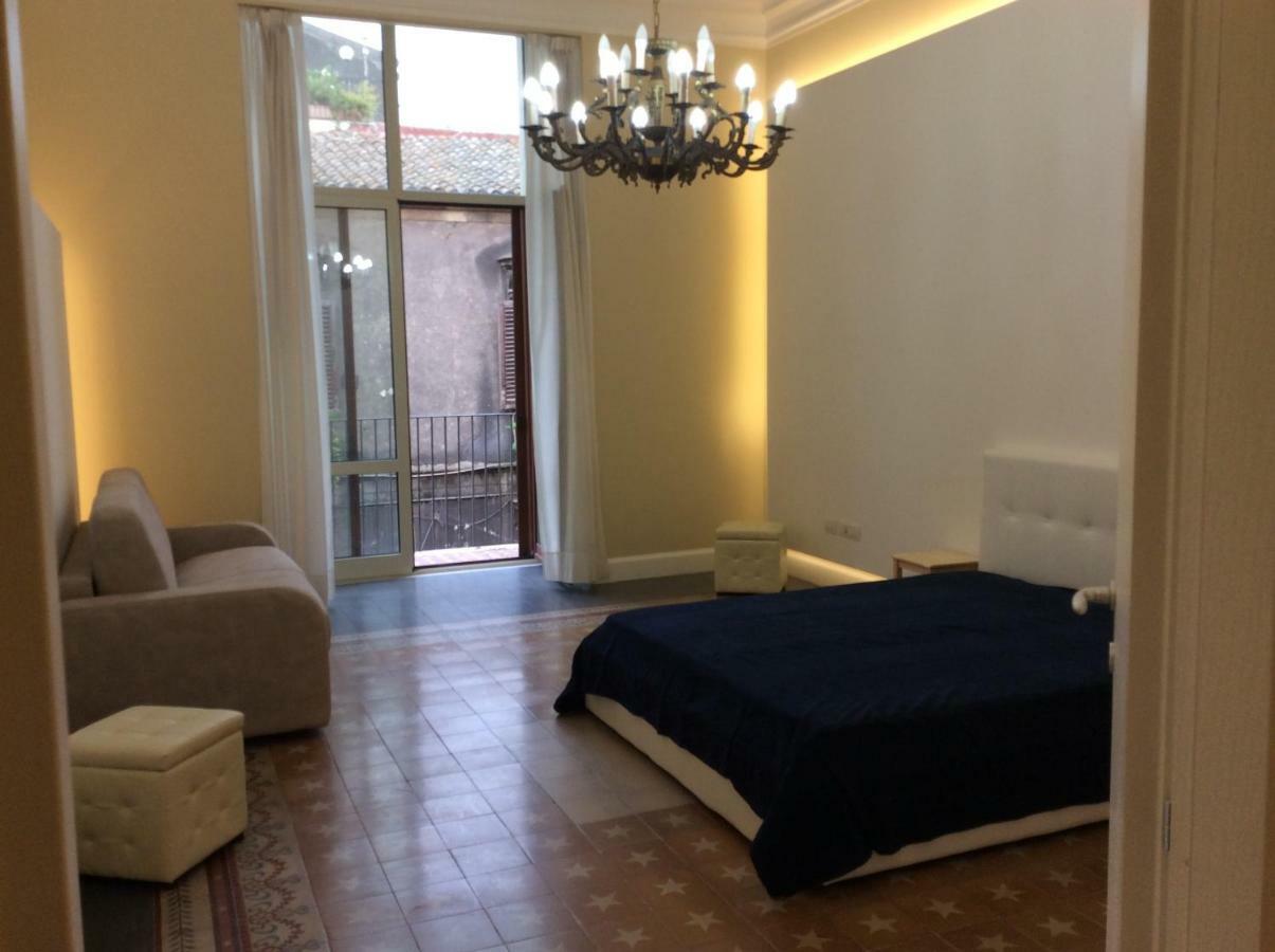 Suite Con Terrazza In Centro Storico Катания Екстериор снимка