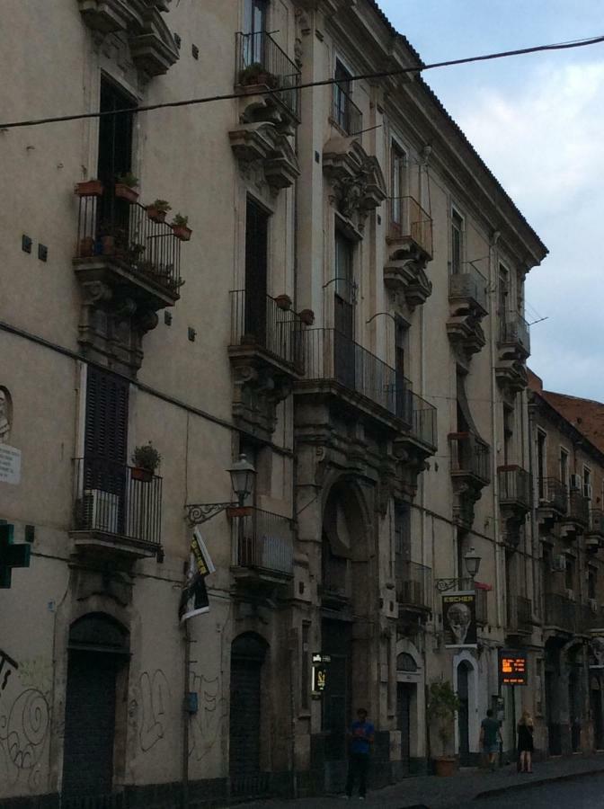 Suite Con Terrazza In Centro Storico Катания Екстериор снимка