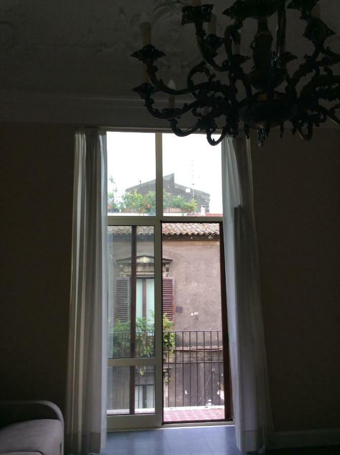 Suite Con Terrazza In Centro Storico Катания Екстериор снимка