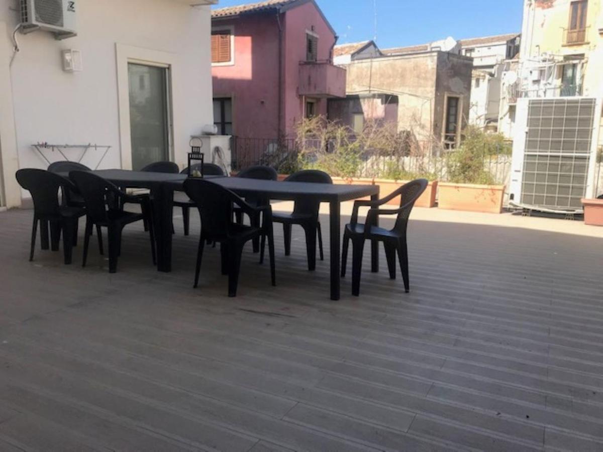 Suite Con Terrazza In Centro Storico Катания Екстериор снимка